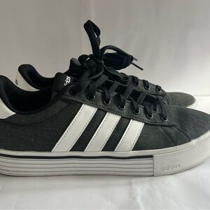 Adidas Men's Daily 4.0 
Black and white
Men’s 8.5
Excellent condition